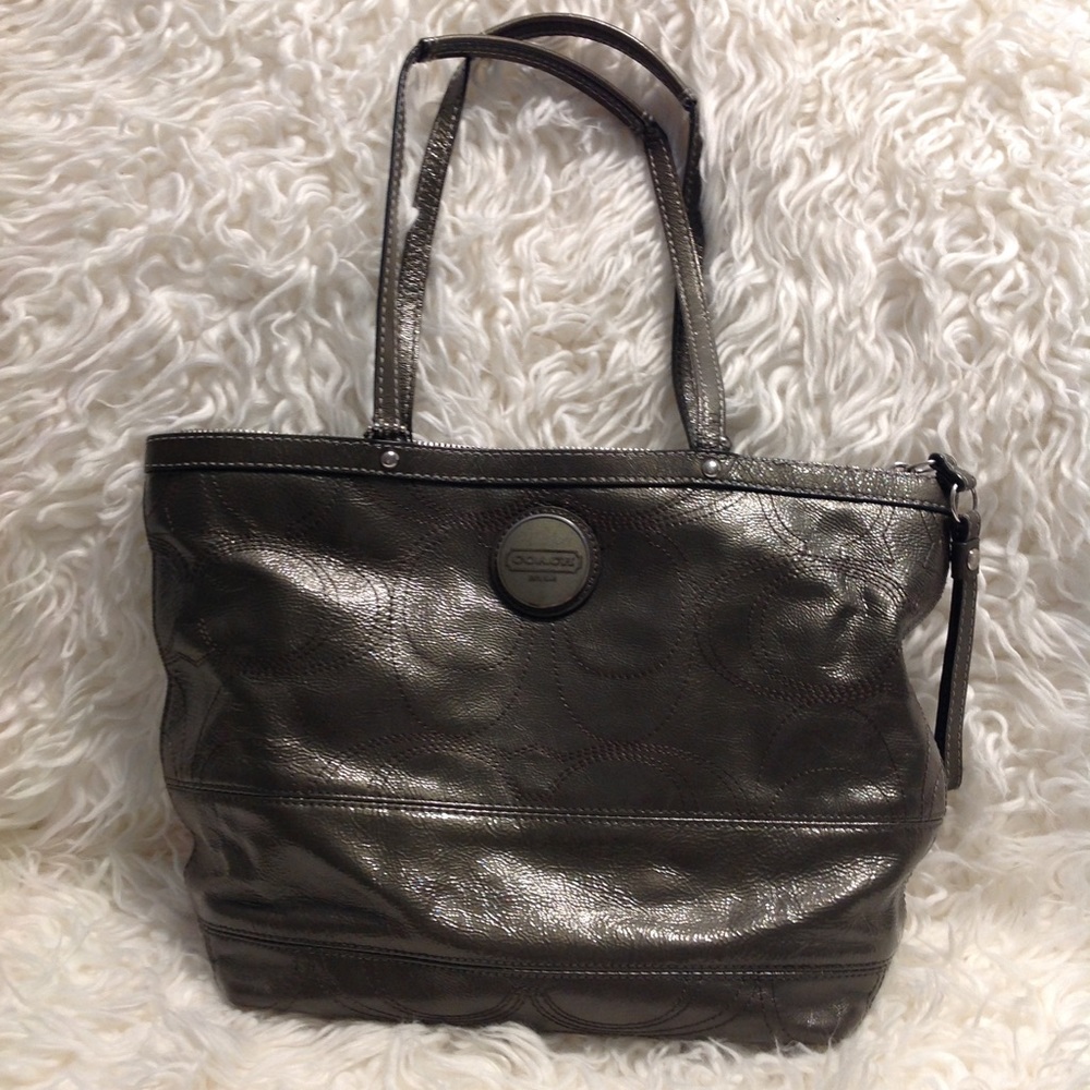 Gorgeous Authentic Coach, greyish, leather purse